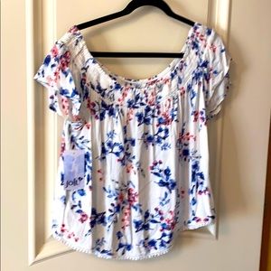 NWT On or off the shoulder blouse